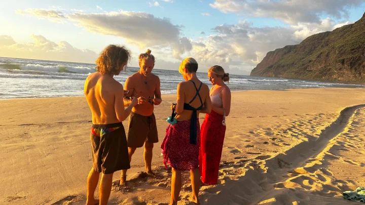 Alex introducing the SubMergence headset during a guided beach session on Kauaʻi